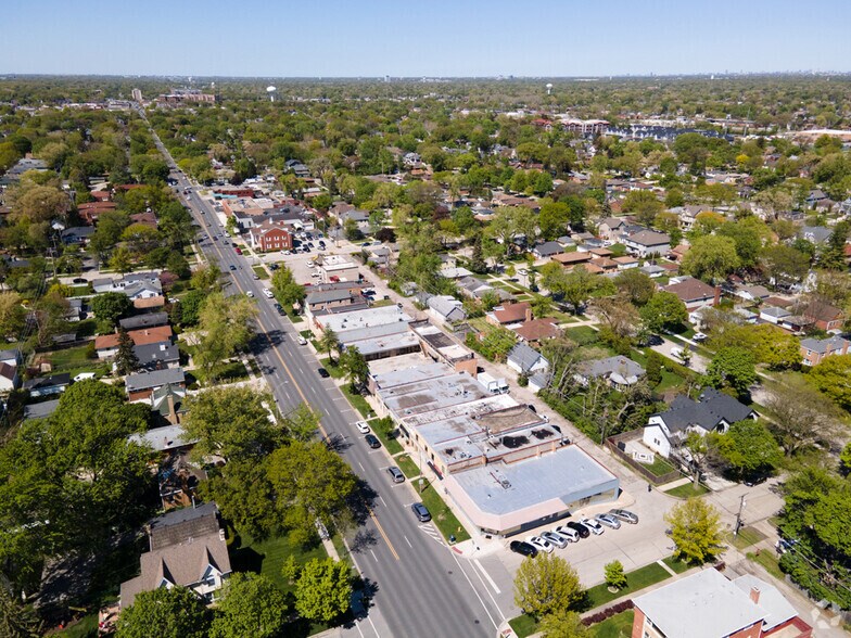 More Photos Of 639-643 S La Grange Rd, La Grange Storefront Retail Office For Lease