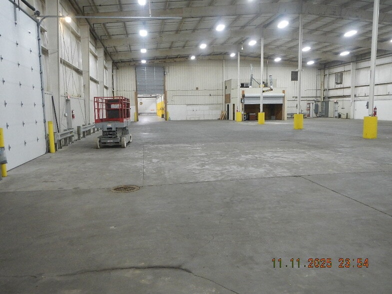 More Photos Of 2111 W Thompson Rd, Fenton Warehouse For Lease