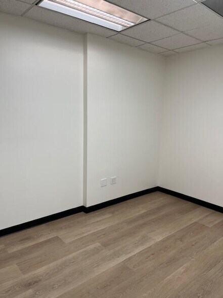 More Photos Of 874-888 Palomares Ave, La Verne Warehouse For Lease