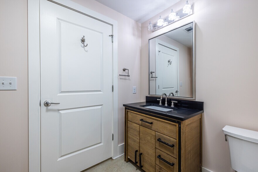 More Photos Of 1651 Pryor Rd SW, Atlanta Loft Creative Space For Sale