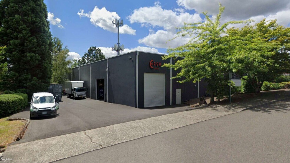 More Photos Of 6900 SW Sandburg St, Tigard Warehouse For Lease