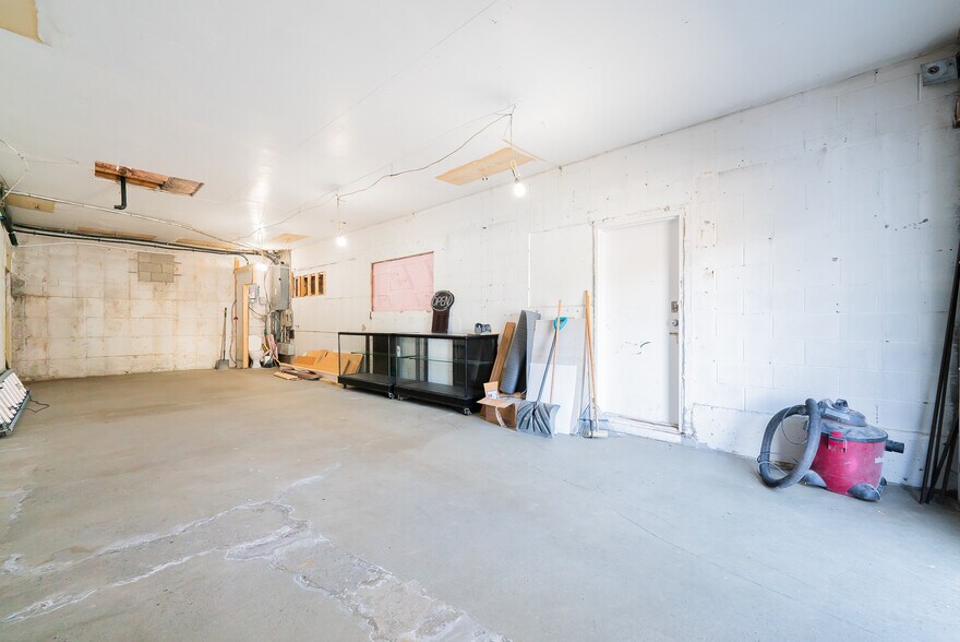 More Photos Of 111 Terminal Av, Nanaimo General Retail For Sale