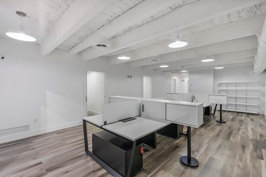 More Photos Of 2075-2129 W 76th St, Hialeah Showroom For Lease