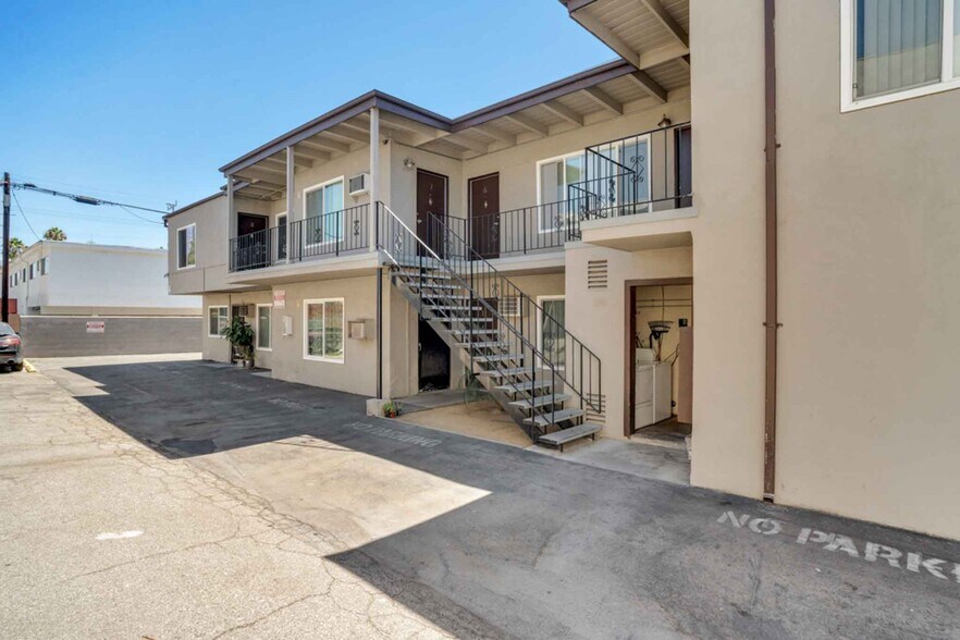 More Photos Of 5326 Cahuenga Blvd, North Hollywood Apartments For Sale