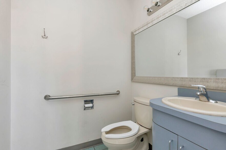 More Photos Of 1201 S Myrtle Ave, Clearwater Medical For Sale