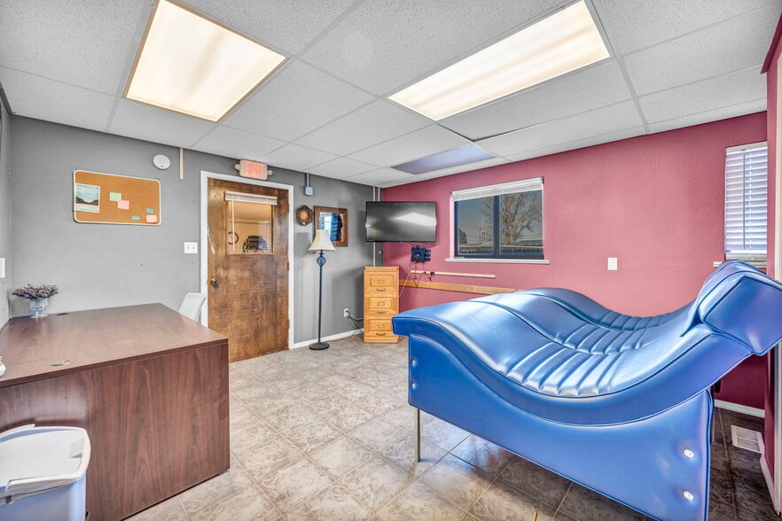 More Photos Of 2 Newcombe Ave, Yerington Office For Sale