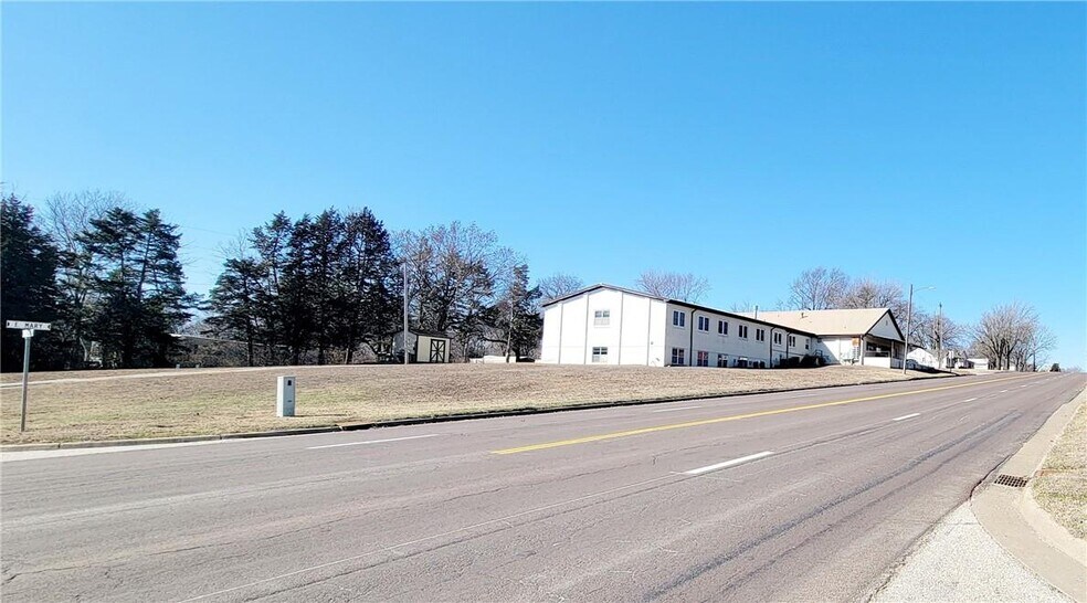 More Photos Of 600 E Mary St, Yates Center Apartments For Sale