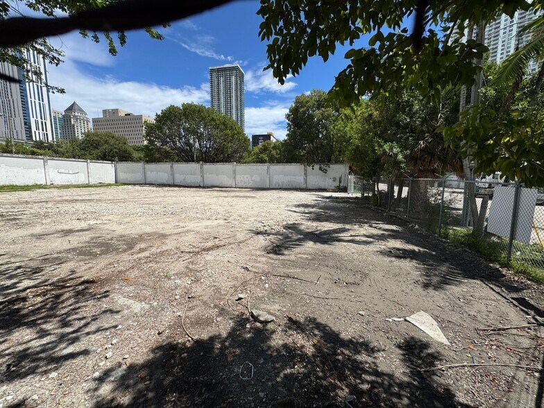 More Photos Of 201 SW 2nd Ave, Miami Land For Lease