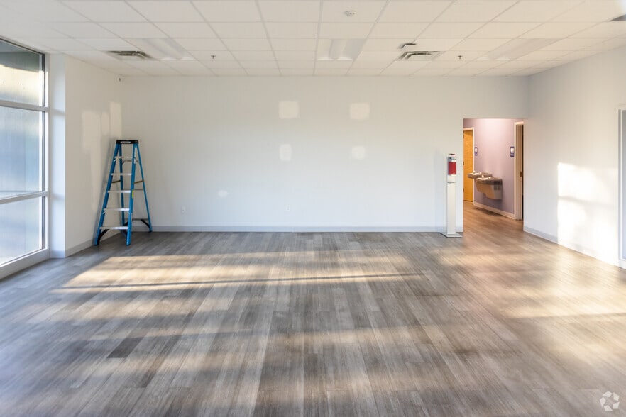 More Photos Of 9735 Patriot Blvd, Ladson Manufacturing For Lease