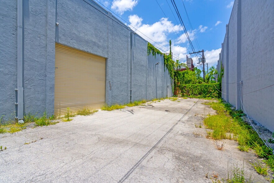 More Photos Of 7460-7580 NW 82nd St, Medley Warehouse For Lease