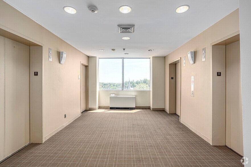 More Photos Of 801 Roeder Rd, Silver Spring Office For Sale