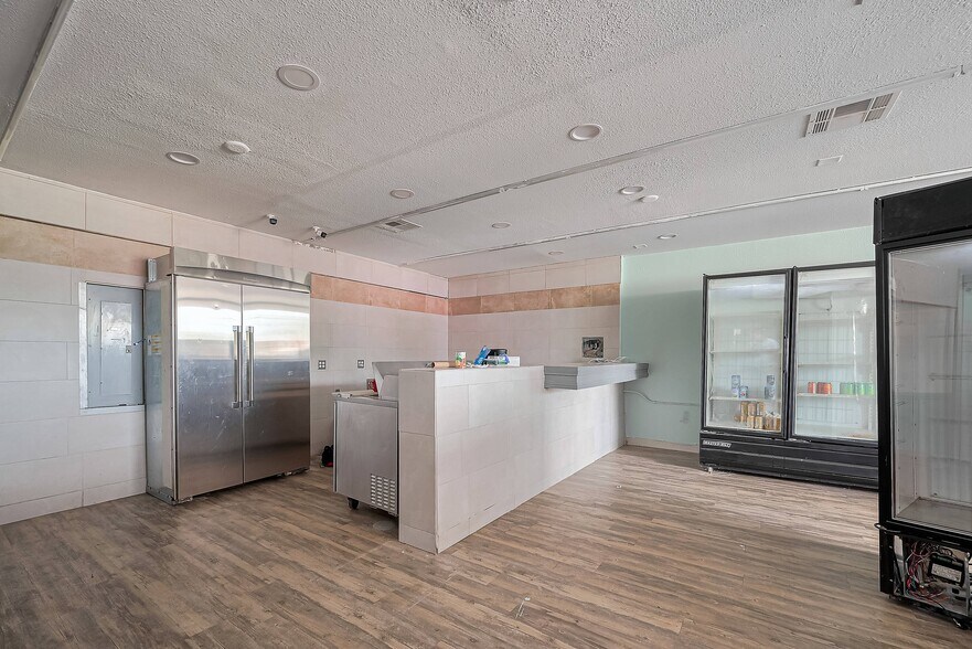 More Photos Of 500-509 Uvalde Rd, Houston Storefront Retail Office For Lease