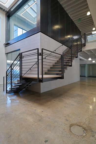 More Photos Of 2236 S Barrington Ave, Los Angeles Loft Creative Space For Lease