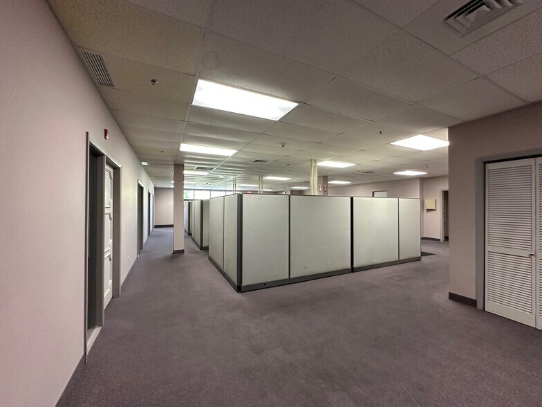 More Photos Of 26 Sears Way, West Springfield Distribution For Sale