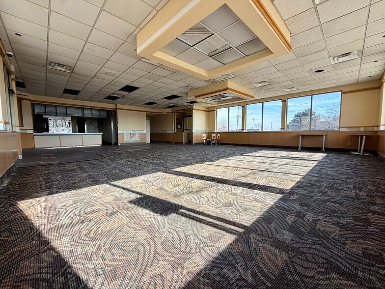 More Photos Of 18902 Northline Rd, Southgate Fast Food For Lease