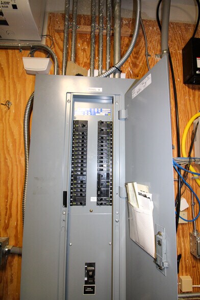 More Photos Of 5640 44th Ave S, Clinton Industrial For Sale
