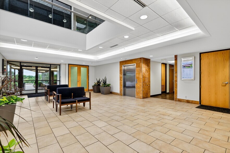 More Photos Of 8888 Ladue Rd, Ladue Medical For Lease