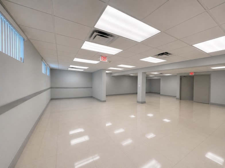 More Photos Of 8476 SW 40th St, Miami Storefront Retail Office For Lease