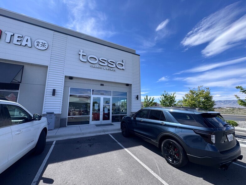 More Photos Of 665 450 N, Vineyard Storefront For Lease