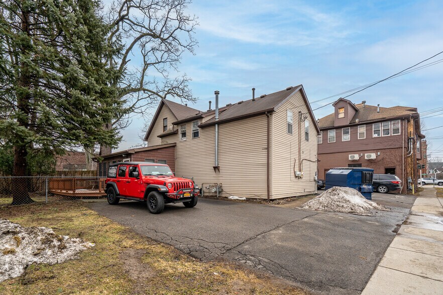 More Photos Of 5476 Broadway St, Lancaster Storefront Retail Residential For Sale