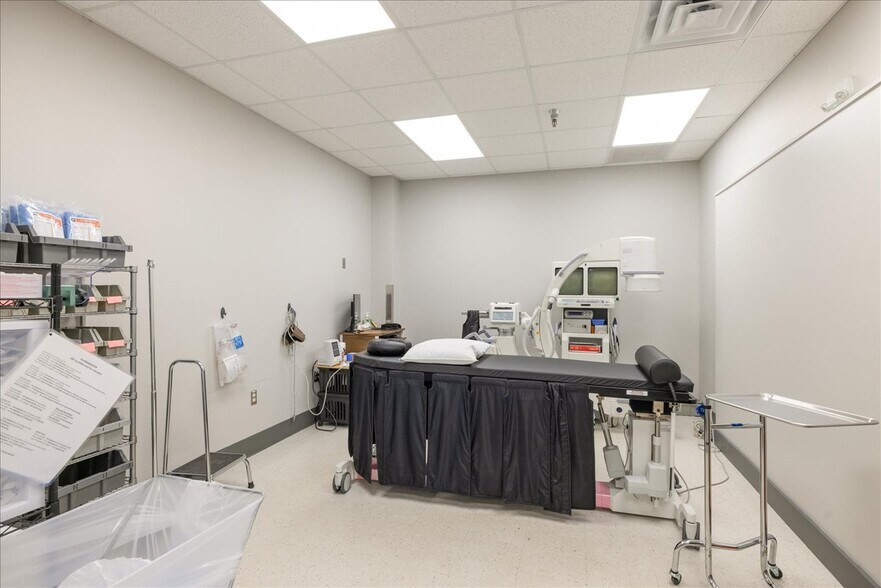 More Photos Of 2160 Capital Cir NE, Tallahassee Medical For Lease