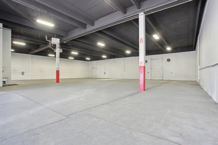 More Photos Of 5961-5975 Broadway, Denver Warehouse For Lease