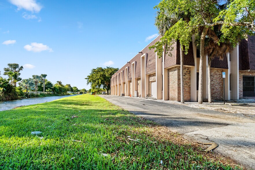 More Photos Of 3003 S Congress Ave, Lake Worth Medical For Sale