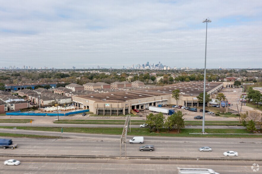 More Photos Of 5957-5973 S Loop Fwy E, Houston Warehouse For Lease