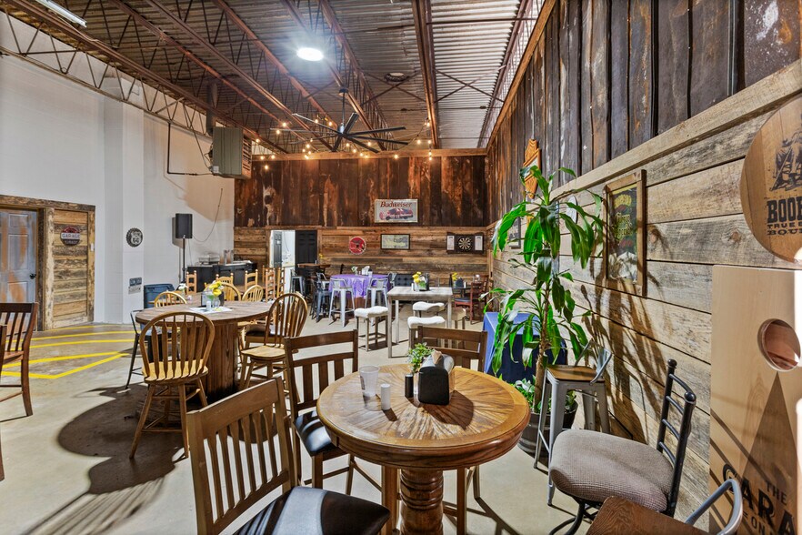 More Photos Of 400 W Main St, Walhalla General Retail For Sale