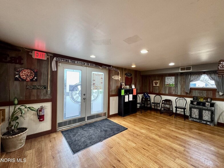 More Photos Of 404 W Vine St, Edgerton Restaurant For Sale