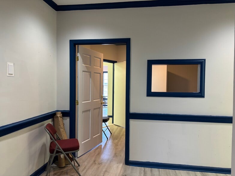 More Photos Of 1365 Westgate Center Dr, Winston-Salem Office For Sale
