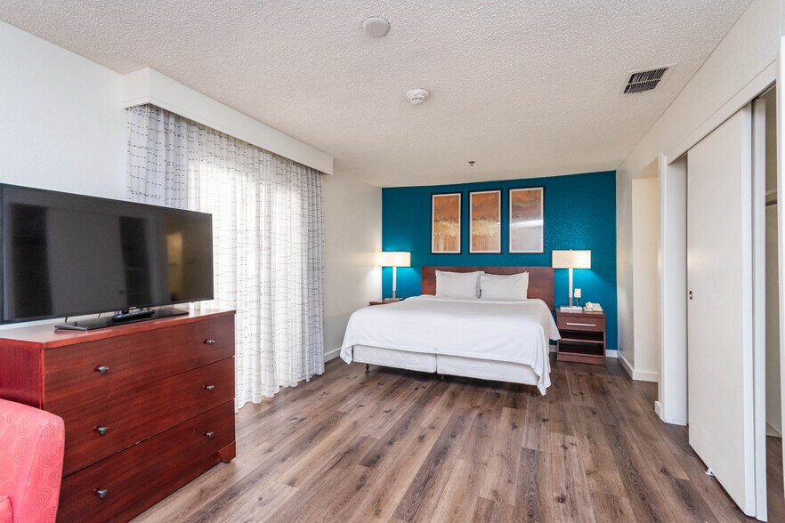 More Photos Of 1530 Howe Ave, Sacramento Hotel For Sale