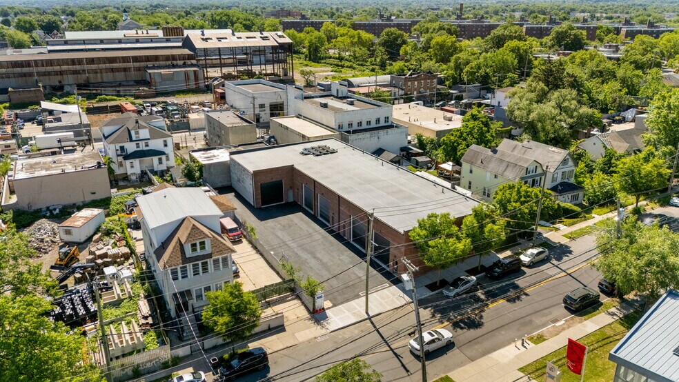 More Photos Of 209 South Ave, Staten Island Service For Lease