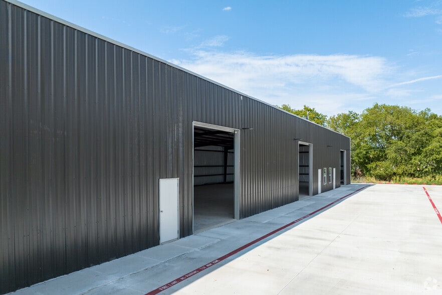 More Photos Of 7822 Fortune Dr, San Antonio Warehouse For Lease