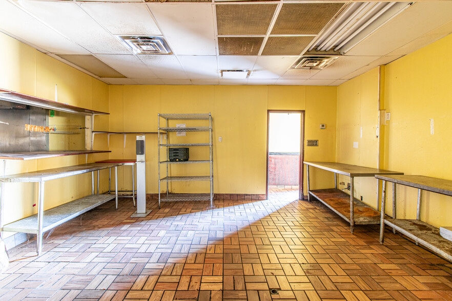 More Photos Of 1301 N 18th St, Monroe Fast Food For Sale
