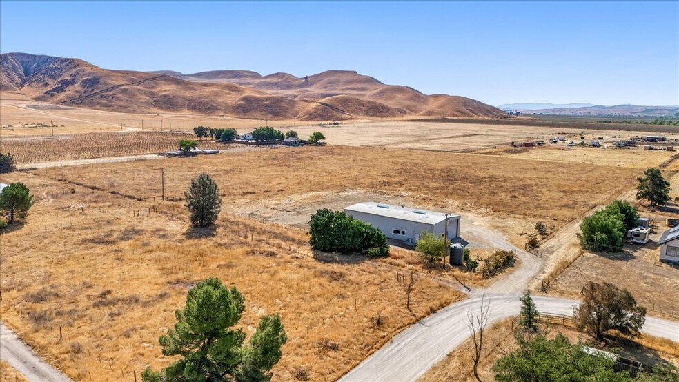 More Photos Of 485 S 8th St, Shandon Industrial For Sale