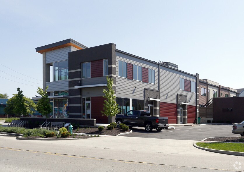 More Photos Of 985 Dorman St, Indianapolis Storefront Retail Office For Lease