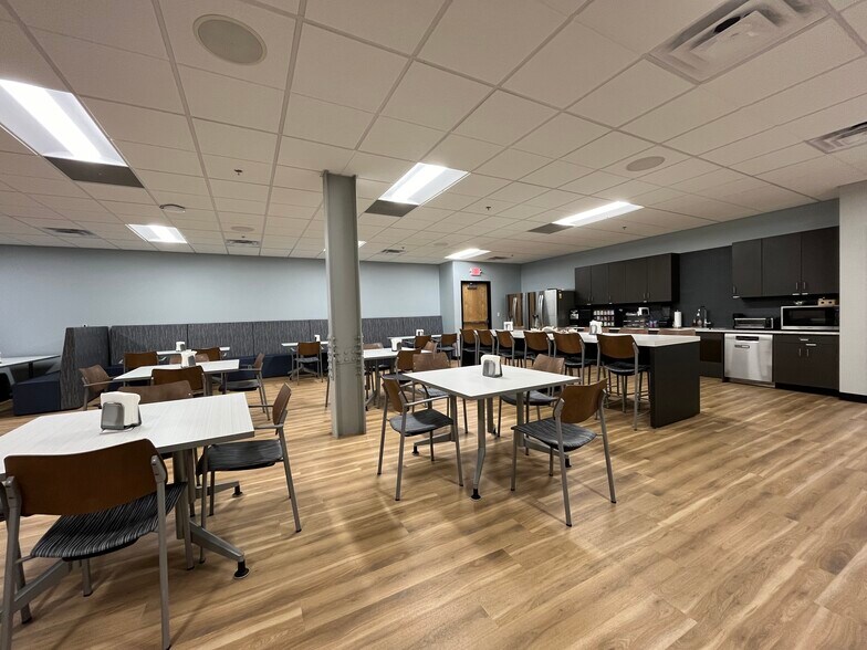 More Photos Of 11 Interstate Dr, West Springfield Office For Lease