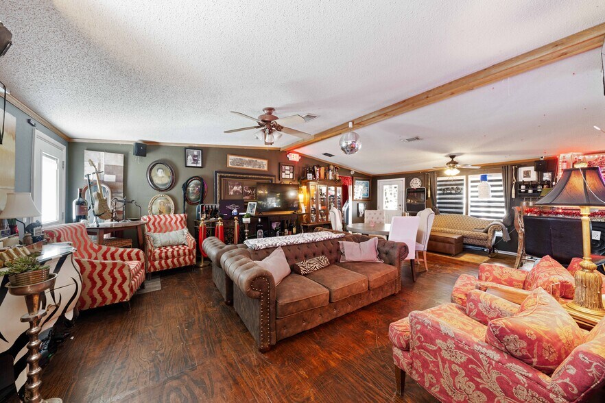 More Photos Of 33855 Blanco Rd, Bulverde Bar For Sale