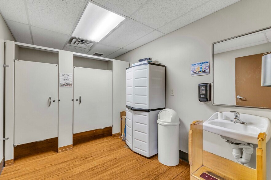 More Photos Of 941 Center Rd, Avon Freestanding For Sale