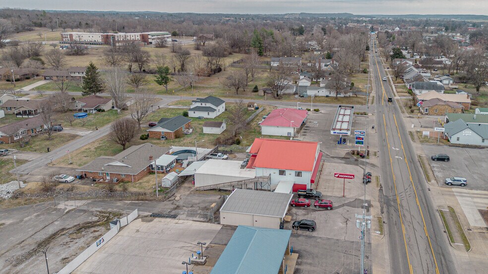 More Photos Of 1014 W Main St, Princeton Freestanding For Sale