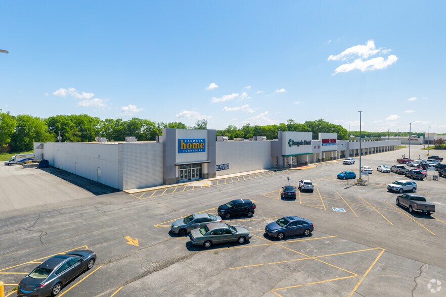 Primary Photo Of 3004-3010 Fort Campbell Blvd, Hopkinsville General Retail For Sale