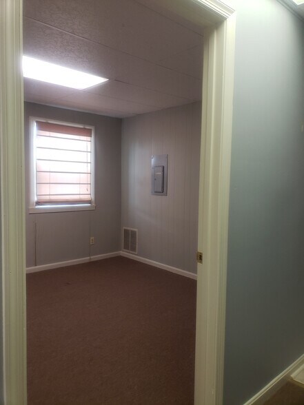More Photos Of 21945 Three Notch Rd, Lexington Park Office For Lease