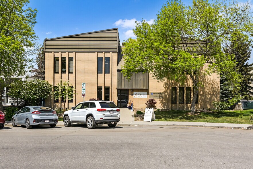 Primary Photo Of 4 Parkdale Cres NW, Calgary Medical For Sale
