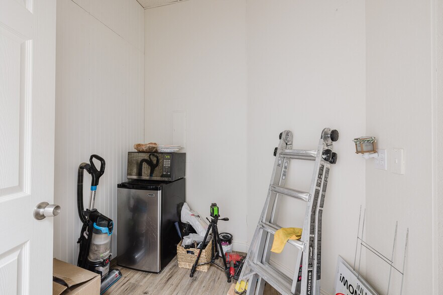 More Photos Of 174 Idaho St, Elko General Retail For Lease