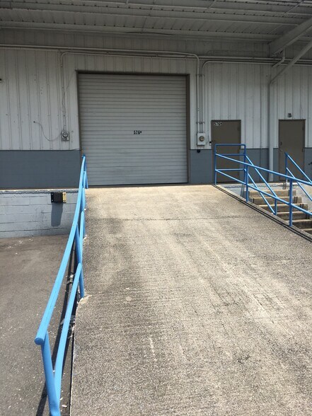 More Photos Of 572-2 Appleyard Dr, Tallahassee Warehouse For Lease
