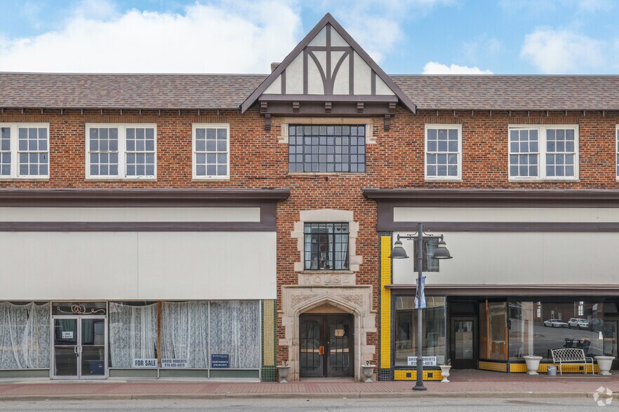 More Photos Of 305 N Main St, Bristow General Retail For Sale