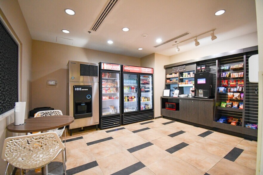 More Photos Of 304 Business Park Dr, Kenedy Hotel For Sale