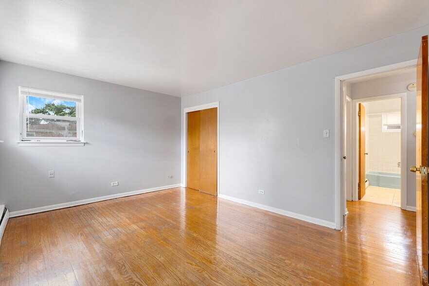 More Photos Of 3631 147th St, Midlothian Apartments For Sale