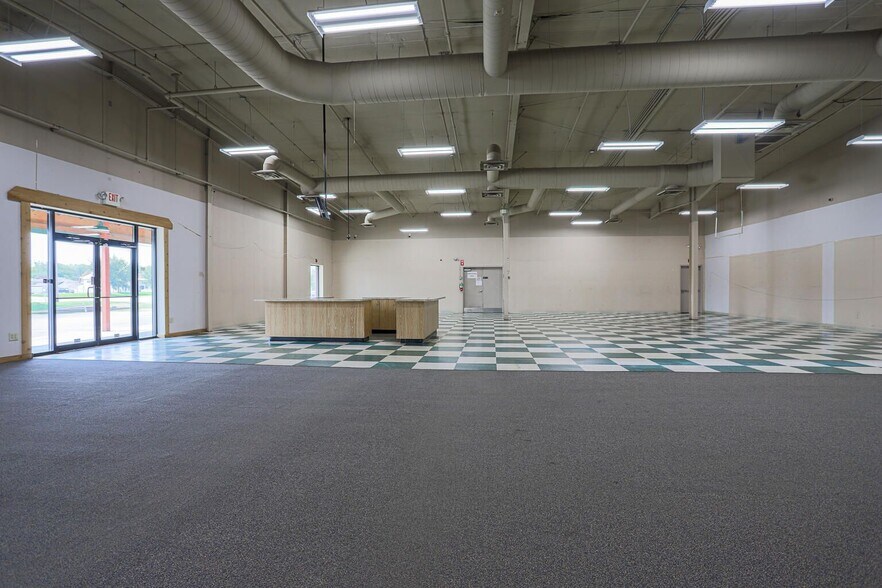 More Photos Of 4040 S Expressway, Council Bluffs Convenience Store For Lease